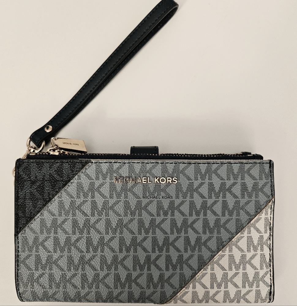 Michael Kors Large Ombré Wristlet - Picture 4 of 16